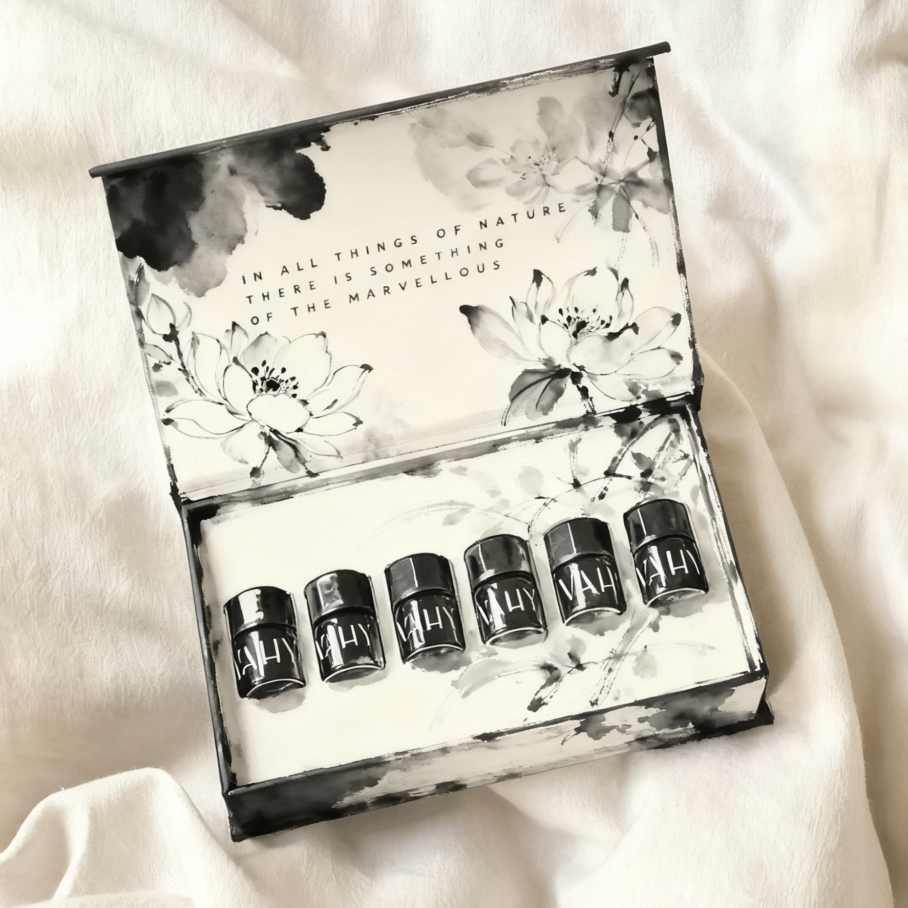 Luxury Custom Rigid Art Paper Recyclable Magnetic Closure Gift Box Sponge Lining Skincare Cosmetic Packaging Matt Lamination