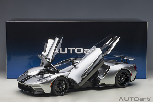 12108 1/12 FORD GT 2017 (INGOT SILVER/BLACK STRIPES)