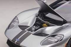 1/12 FORD GT 2017 (INGOT SILVER/BLACK STRIPES)