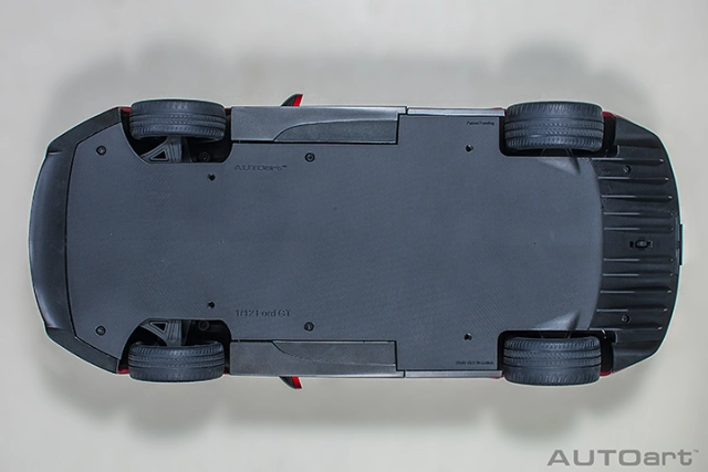 1/12 FORD GT 2017 (LIQUID RED/SILVER STRIPES)