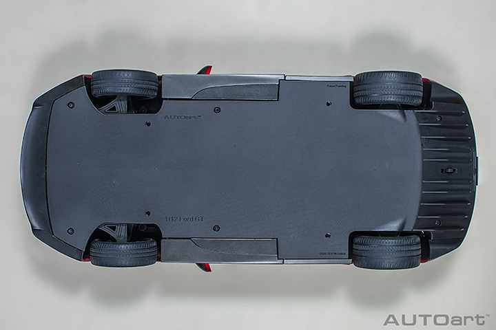 1/12 FORD GT 2017 (LIQUID RED/SILVER STRIPES)