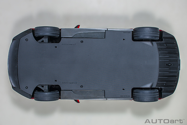 1/12 FORD GT 2017 (LIQUID RED/SILVER STRIPES)