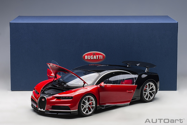 12113 1/12 BUGATTI CHIRON 2017 (ITALIAN RED/NOCTURNE BLACK)