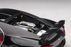 1/12 BUGATTI CHIRON 2017 (ITALIAN RED/NOCTURNE BLACK)