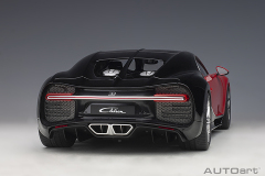 12113 1/12 BUGATTI CHIRON 2017 (ITALIAN RED/NOCTURNE BLACK)