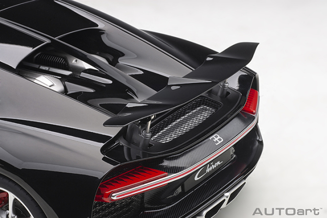 1/12 BUGATTI CHIRON 2017 (ITALIAN RED/NOCTURNE BLACK)