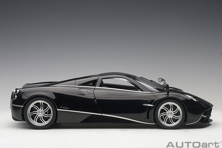 1/12 PAGANI HUAYRA (GLOSS BLACK & SILVER STRIPES W/ SILVER WHEELS)