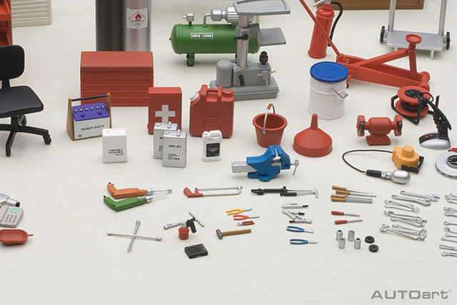 49110 1/18 GARAGE SET