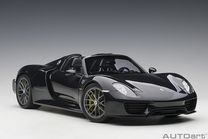 12121 1/12 PORSCHE 918 SPYDER WEISSACH PACKAGE (BASALTSCHWARZMETALLIC/BLACK METALLIC)