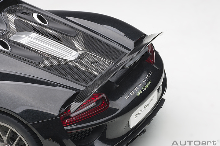 1/12 PORSCHE 918 SPYDER WEISSACH PACKAGE (BASALTSCHWARZMETALLIC/BLACK METALLIC)