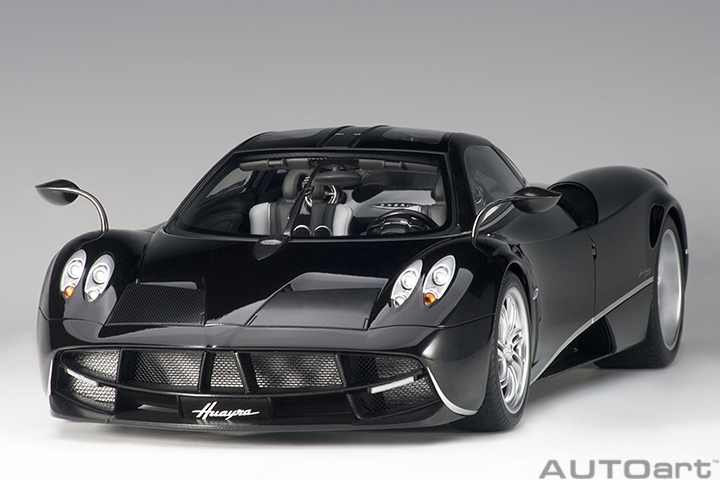 12233 1/12 PAGANI HUAYRA (GLOSS BLACK &amp; SILVER STRIPES W/ SILVER WHEELS)