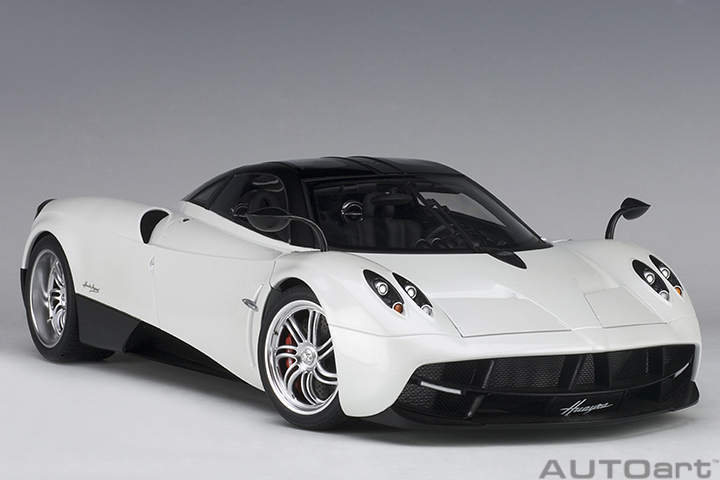 1/12 PAGANI HUAYRA (WHITE/BLACK WHEELS)