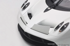 1/12 PAGANI HUAYRA (WHITE/BLACK WHEELS)