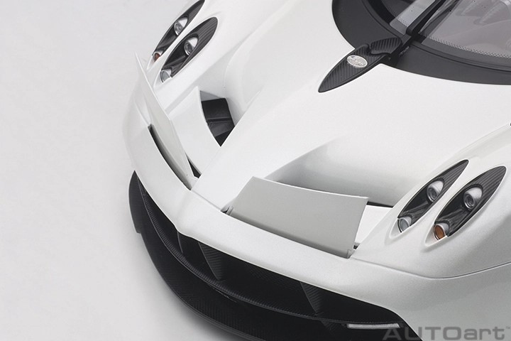 1/12 PAGANI HUAYRA (WHITE/BLACK WHEELS)