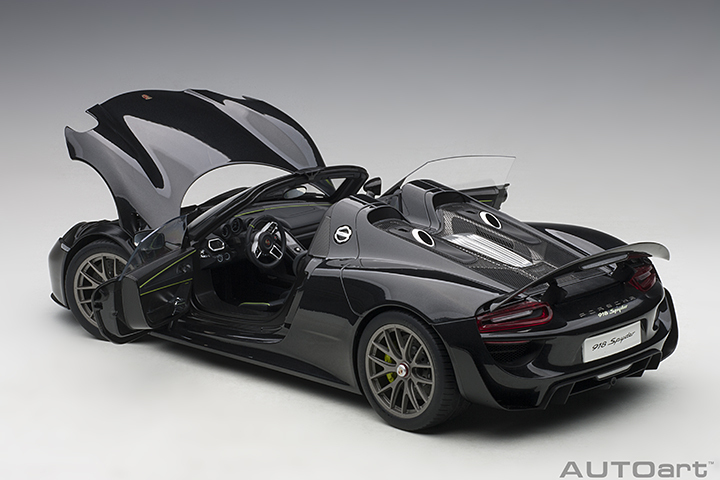 12121 1/12 PORSCHE 918 SPYDER WEISSACH PACKAGE (BASALTSCHWARZMETALLIC/BLACK METALLIC)