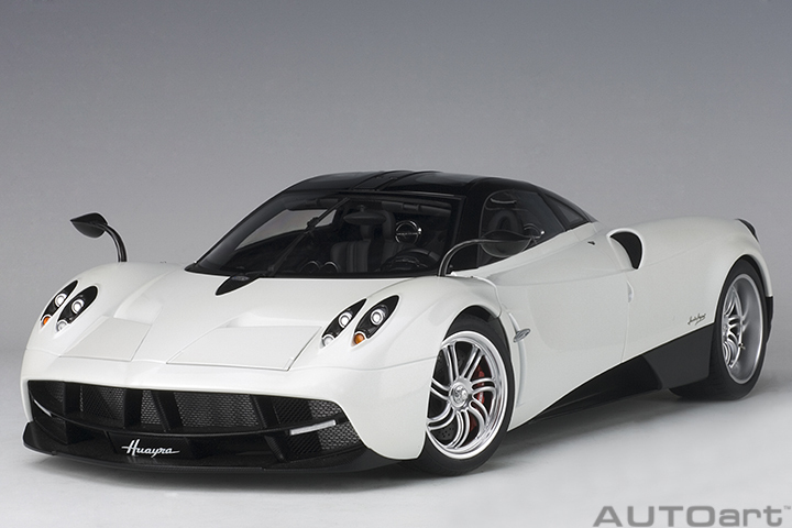 1/12 PAGANI HUAYRA (WHITE/BLACK WHEELS)