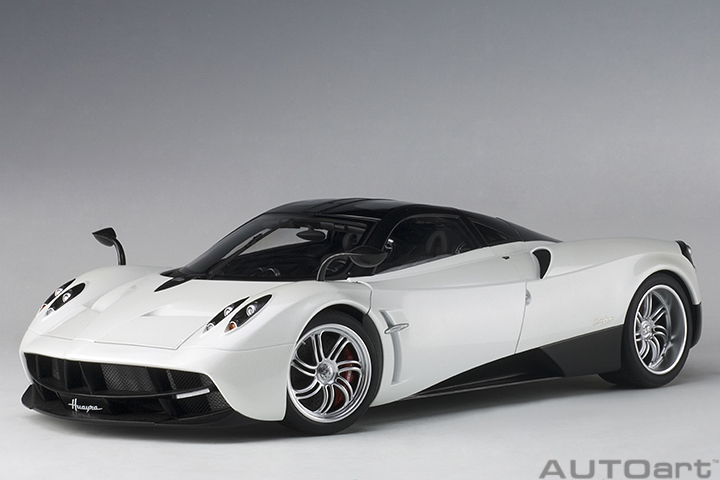 1/12 PAGANI HUAYRA (WHITE/BLACK WHEELS)