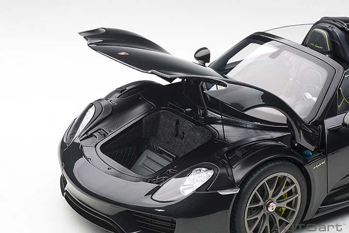 1/12 PORSCHE 918 SPYDER WEISSACH PACKAGE (BASALTSCHWARZMETALLIC/BLACK METALLIC)