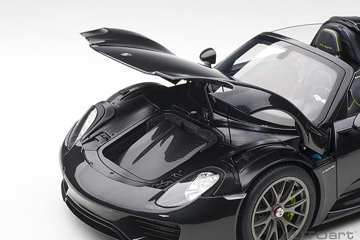 1/12 PORSCHE 918 SPYDER WEISSACH PACKAGE (BASALTSCHWARZMETALLIC/BLACK METALLIC)