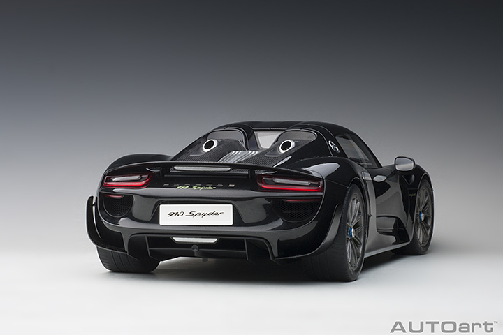 12121 1/12 PORSCHE 918 SPYDER WEISSACH PACKAGE (BASALTSCHWARZMETALLIC/BLACK METALLIC)