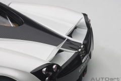 1/12 PAGANI HUAYRA (WHITE/BLACK WHEELS)