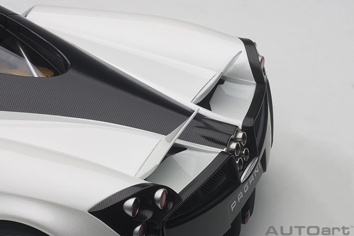 1/12 PAGANI HUAYRA (WHITE/BLACK WHEELS)