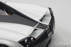 1/12 PAGANI HUAYRA (WHITE/BLACK WHEELS)