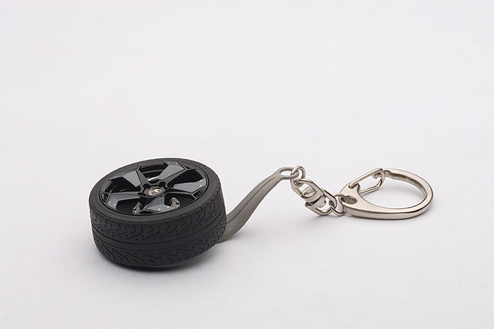 40454  1/18 LAMBORGHINI REVENTON WHEEL KEYCHAIN