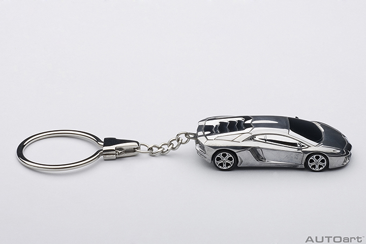 41605 1/87 LAMBORGHINI AVENRADOR LP700-4 (ALUMINUM CAR KEYCHAIN)