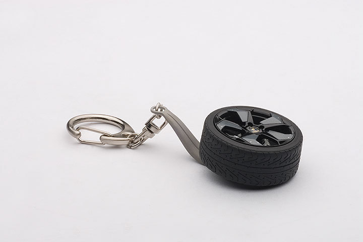 40454  1/18 LAMBORGHINI REVENTON WHEEL KEYCHAIN