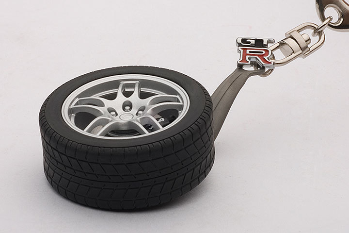 41563  NISSAN SKYLINE GT-R(R33) WHEEL KEYCHAIN (WITH GT-R EMBLEM HANGED)