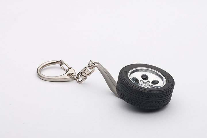 40452  1/18 LAMBORGHINI COUNTACH WHEEL KEYCHAIN