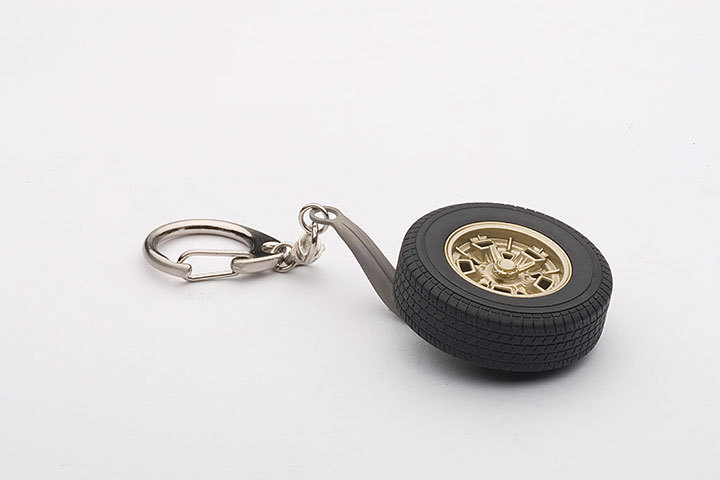 40453  1/18 LAMBORGHINI MIURA SV WHEEL KEYCHAIN