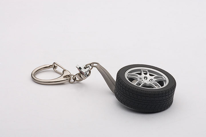 41563  NISSAN SKYLINE GT-R(R33) WHEEL KEYCHAIN (WITH GT-R EMBLEM HANGED)