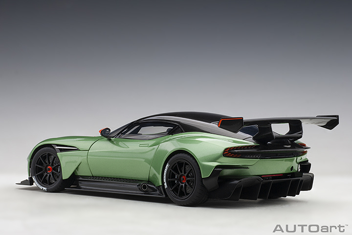 70263 1/18 ASTON MARTIN VULCAN(APPLE TREE GREEN METALLIC)