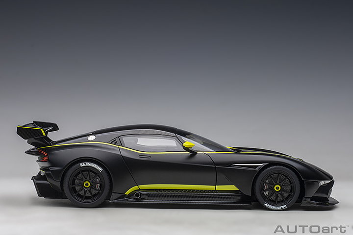 70262 1/18 ASTON MARTIN VULCAN (MATT BLACK W/ LIME GREEN STRIPES)