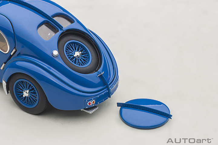 50947 1/43 BUGATTI 57SC ATLANTIC 1938 (BLUE/WITH METAL WIRE-SPOKE WHEELS)