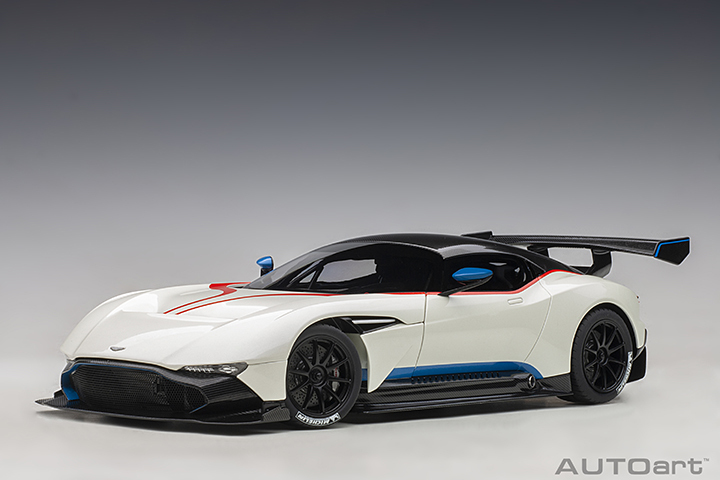 70261 1/18 ASTON MARTIN VULCAN (STRATUS WHITE W/ BLUE & RED STRIPES)