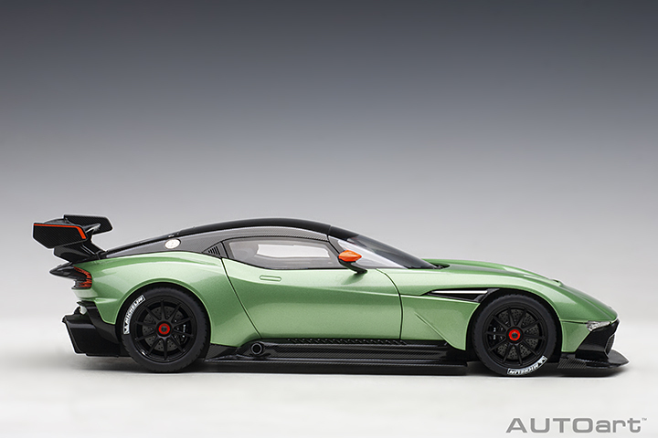 70263 1/18 ASTON MARTIN VULCAN(APPLE TREE GREEN METALLIC)