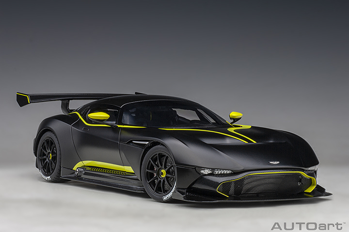 70262 1/18 ASTON MARTIN VULCAN (MATT BLACK W/ LIME GREEN STRIPES)