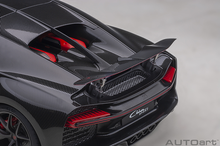 70996 1/18 BUGATTI CHIRON SPORT 2019 (ITALIAN RED/CARBON)