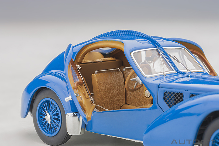 50947 1/43 BUGATTI 57SC ATLANTIC 1938 (BLUE/WITH METAL WIRE-SPOKE WHEELS)