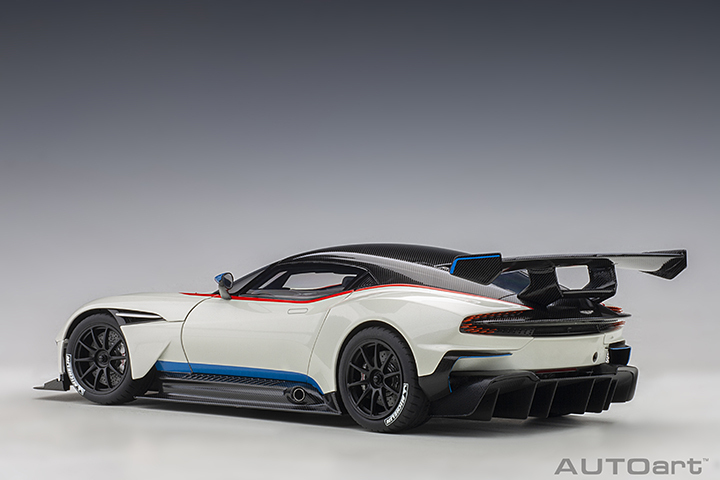 70261 1/18 ASTON MARTIN VULCAN (STRATUS WHITE W/ BLUE & RED STRIPES)