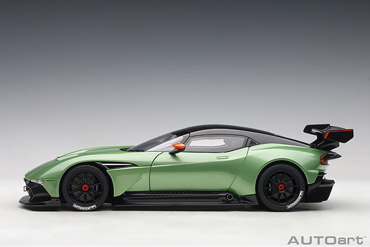 70263 1/18 ASTON MARTIN VULCAN(APPLE TREE GREEN METALLIC)