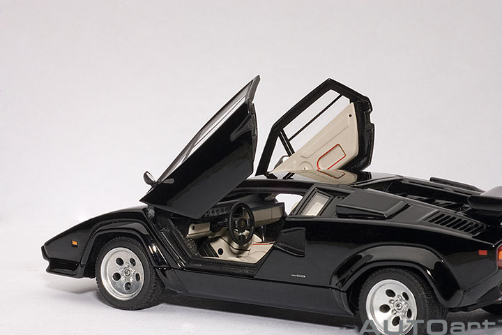 54532 1/43 LAMBORGHINI COUNTACH 5000 S (BLACK) (WITH OPENINGS)