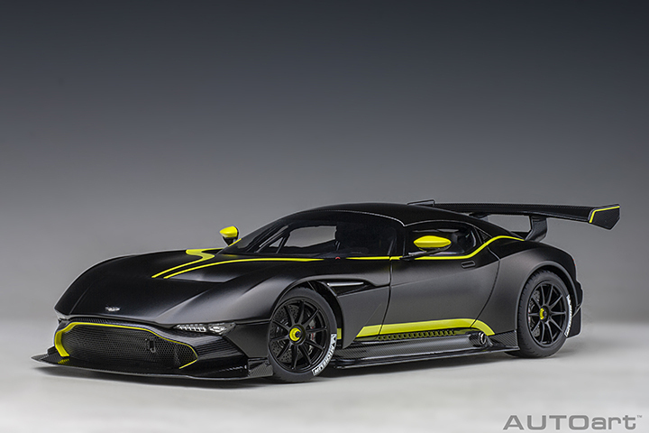 70262 1/18 ASTON MARTIN VULCAN (MATT BLACK W/ LIME GREEN STRIPES)