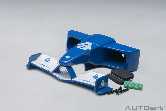 45562 FORMULA NOSE CLOTHES HANGER (BLUE)