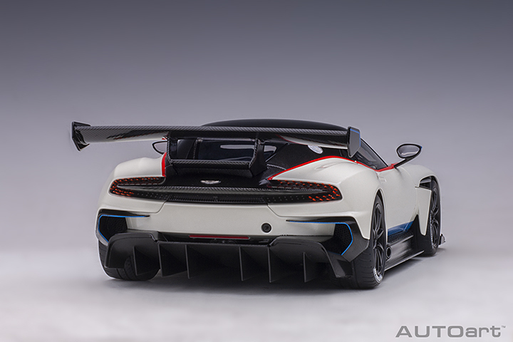 70261 1/18 ASTON MARTIN VULCAN (STRATUS WHITE W/ BLUE &amp; RED STRIPES)