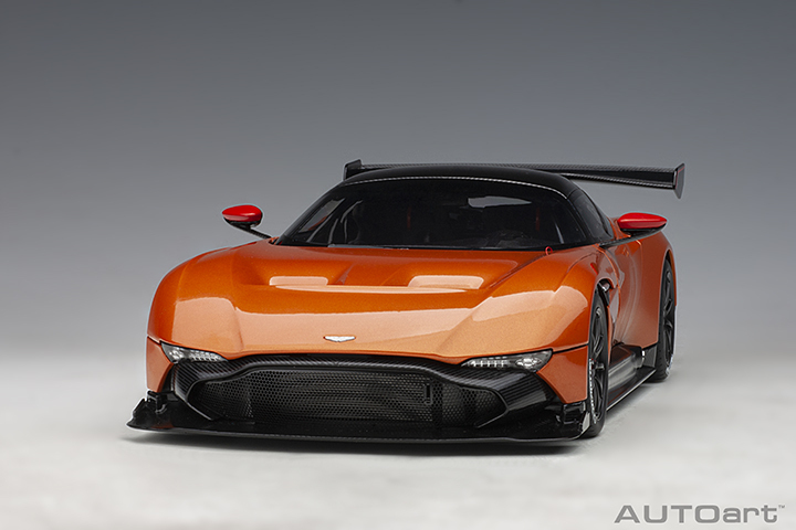 70264 1/18 ASTON MARTIN VULCAN (MADAGASCAR ORANGE)