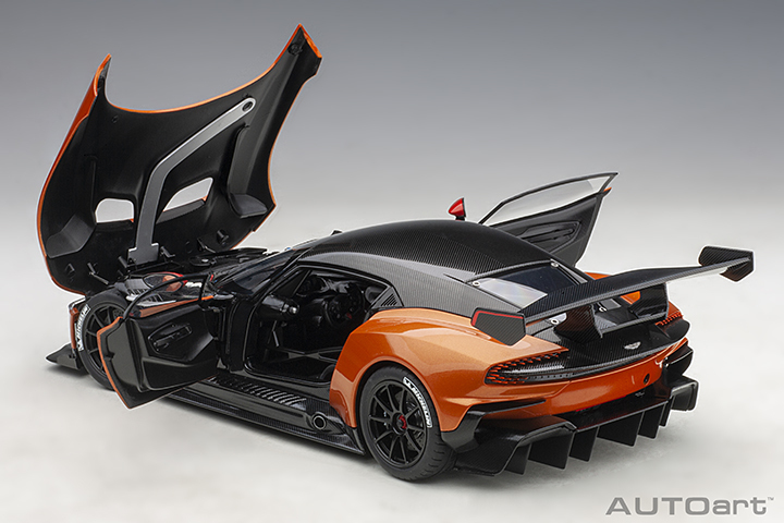 70264 1/18 ASTON MARTIN VULCAN (MADAGASCAR ORANGE)